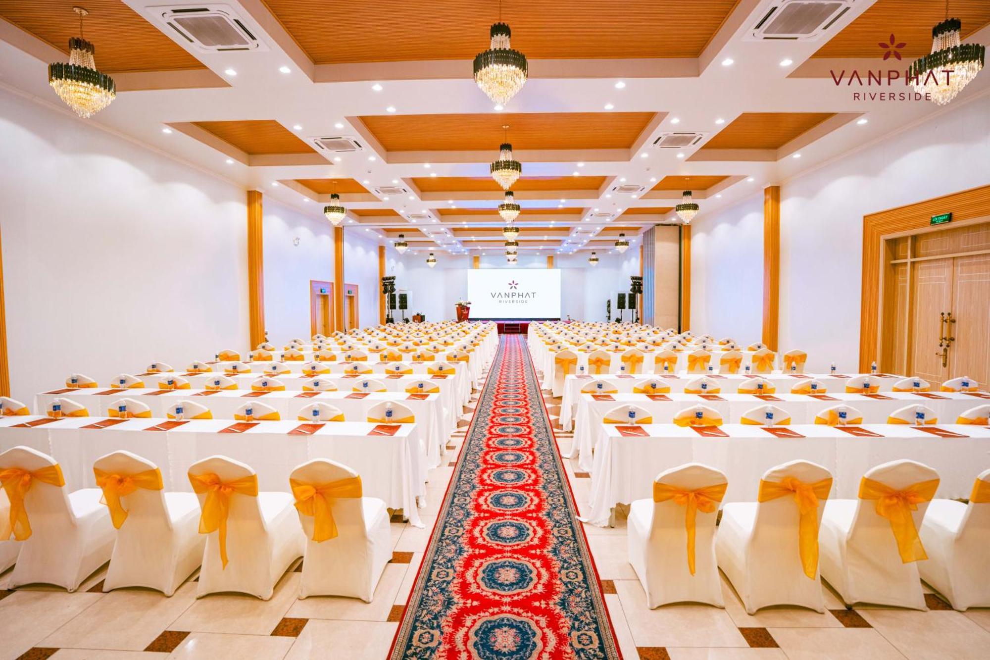 Van Phat Riverside Hotel Can Tho Exterior photo